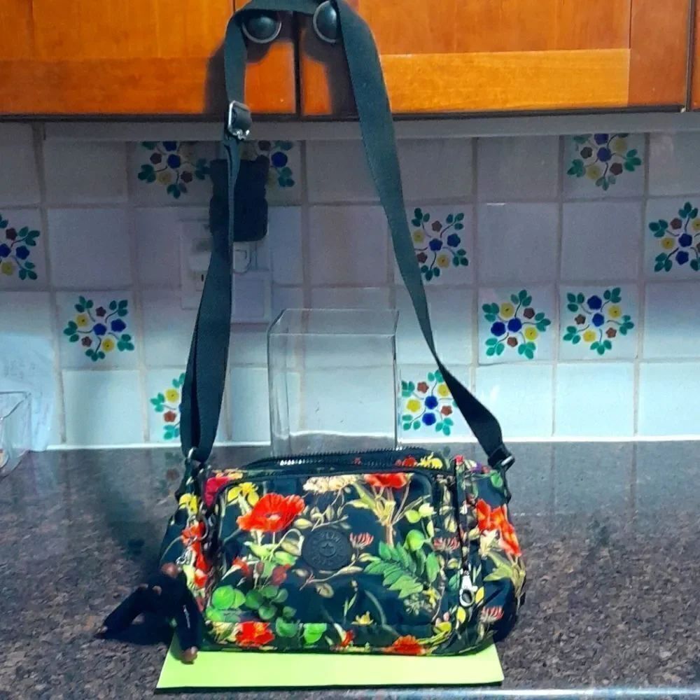 Kipling Crossbody Purse..."Callie"...EUC
